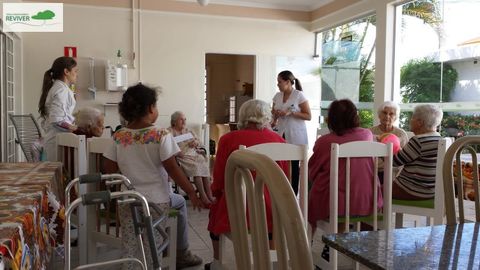 Dinâmica em Grupo + exercício ativos e brincadeiras com a Terapeuta Ocupaci